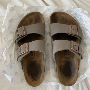 Arizona Birkenstock’s - Stone (38 reg)